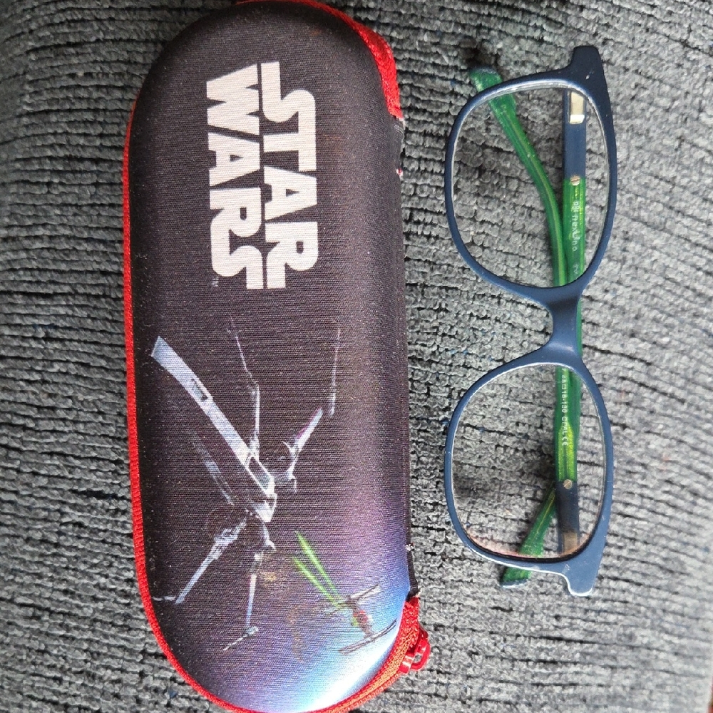 Star Wars Hard Eyeglass Case with Red Trim